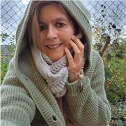 Ich biete Workshops im Malakette knüpfen an. Von der 1. Perle bis zum Anhänger gestalten wir deinen Wegbegleiter